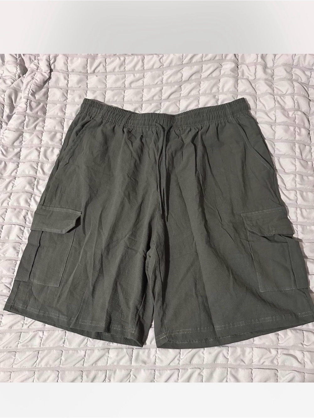 Source Unknown Women's Olive Cargo Shorts with Flap Pockets